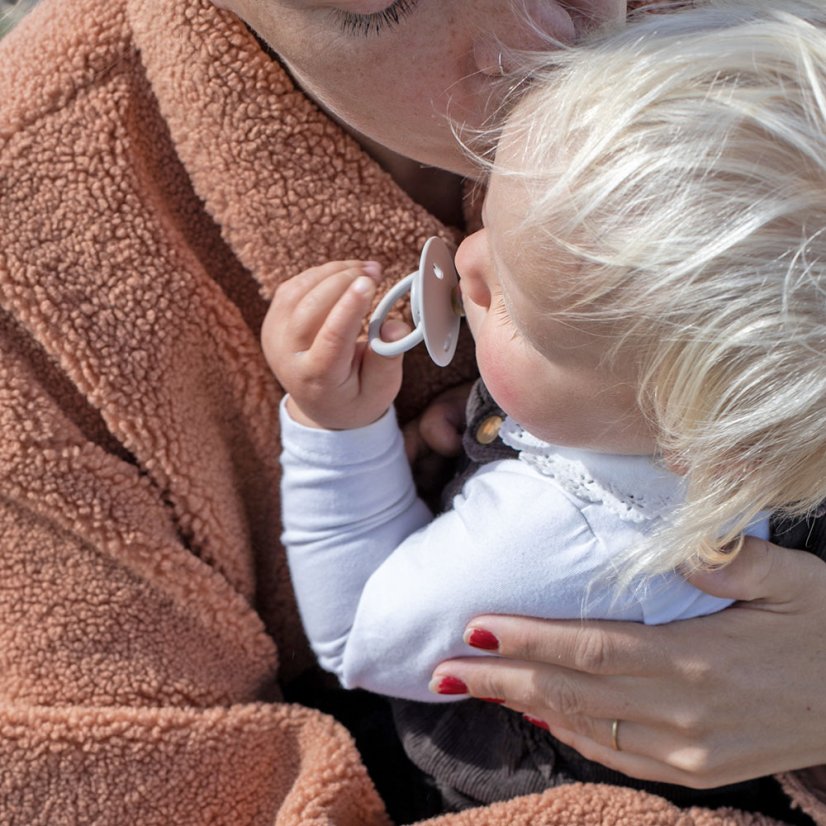 BIBS De Lux dudlíky z přírodního kaučuku 2ks - velikost 1 různé druhy - BIBS De Lux dudlíky z přírodního kaučuku 2ks: coral/ruby
