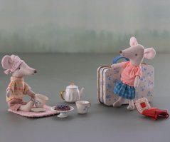 Popoludňajšia maškrta, Myška - Blue Madelaine Maileg