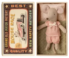 Kleine Schwester Maus in einer Streichholzschachtel Maileg
