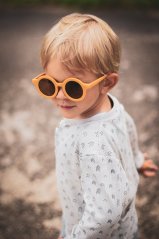 Runde Kindersonnenbrille in verschiedenen Farben
