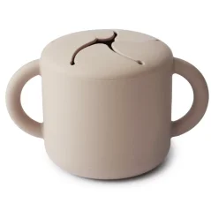 Mushie silikonová sklenička na snack - různé barvy