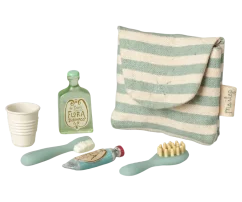 Sada zubních kartáčků v tašce pro myš Blue Maileg