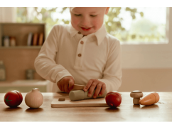 Gemüseschneider aus Holz von Little Dutch