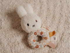 Chrastítko králíček Miffy vintage květiny