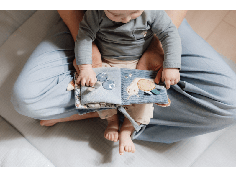 Little Dutch Hängendes Textilbuch mit Aktivitäten der Waldfreunde