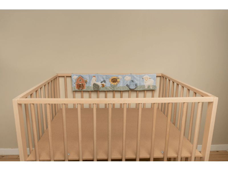 Hängendes Geländer von Little Dutch mit Bauernhofaktivitäten