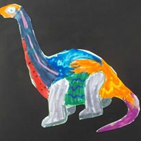 Zeichnen nach der Dinosaurier-Vorlage