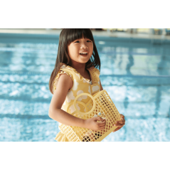 Kleiner Samantha Lemonade mit Ornamenten