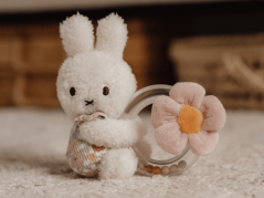 Chrastítko s korálky králíček Miffy vintage květiny