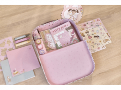 Kreatives Set in einem Rosa-Gehäuse