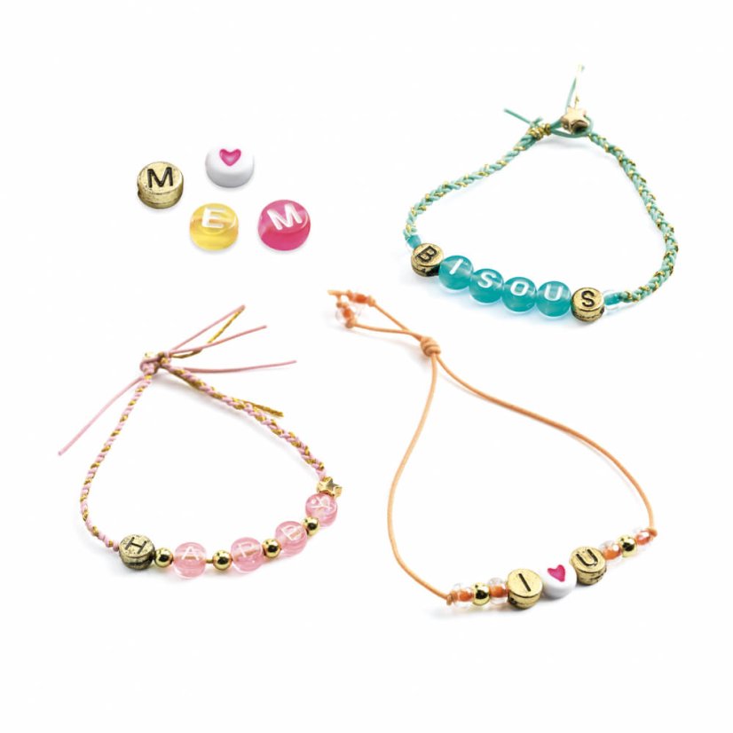 Bijoux: Armbänder mit Buchstabenperlen